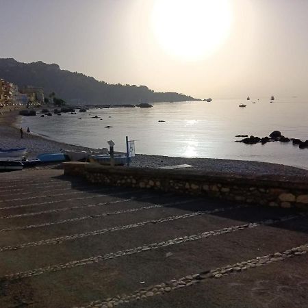 Апартаменти Bilocale Fronte Mare Джардіні-Наксос Екстер'єр фото