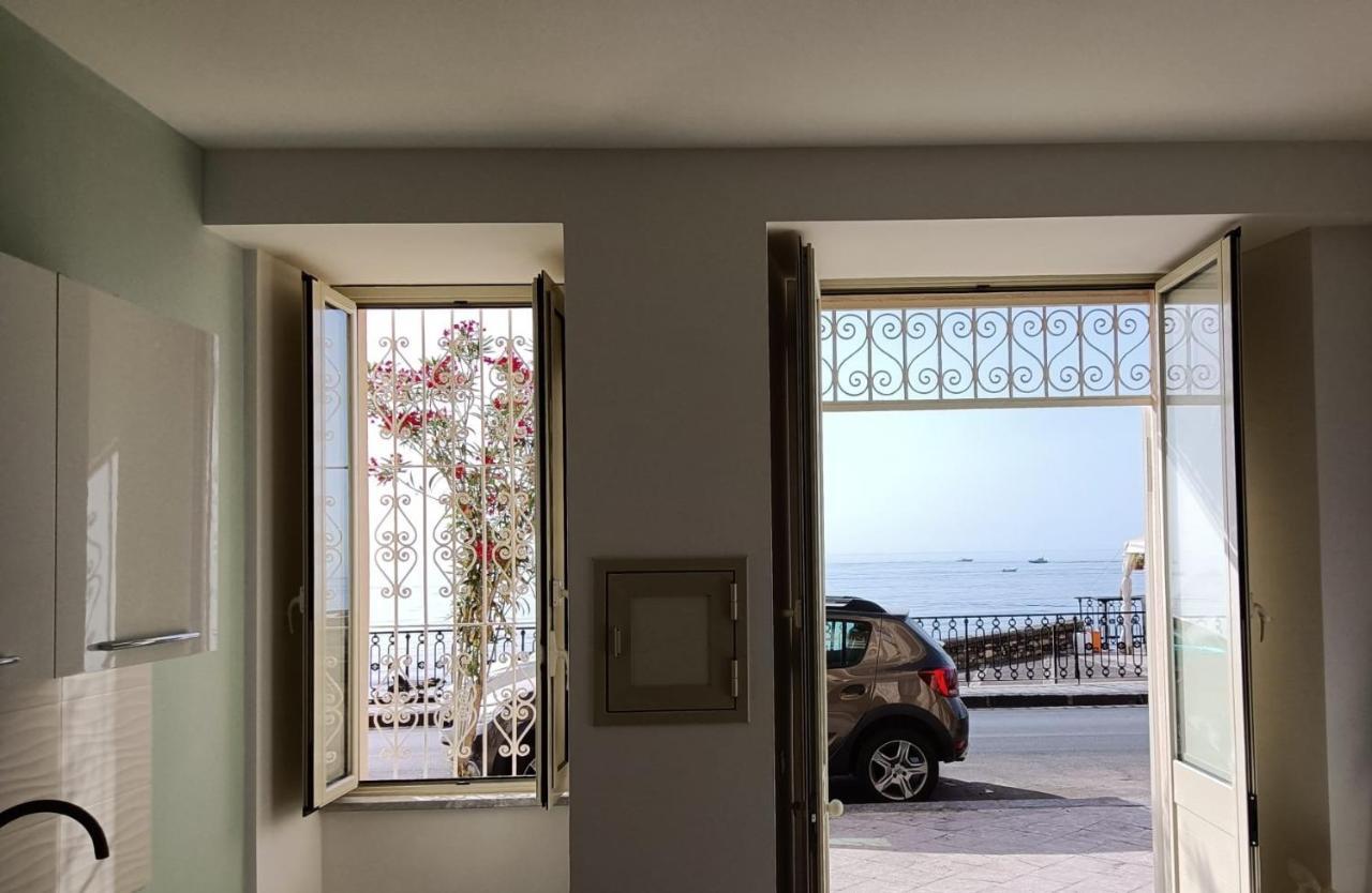 Апартаменти Bilocale Fronte Mare Джардіні-Наксос Екстер'єр фото