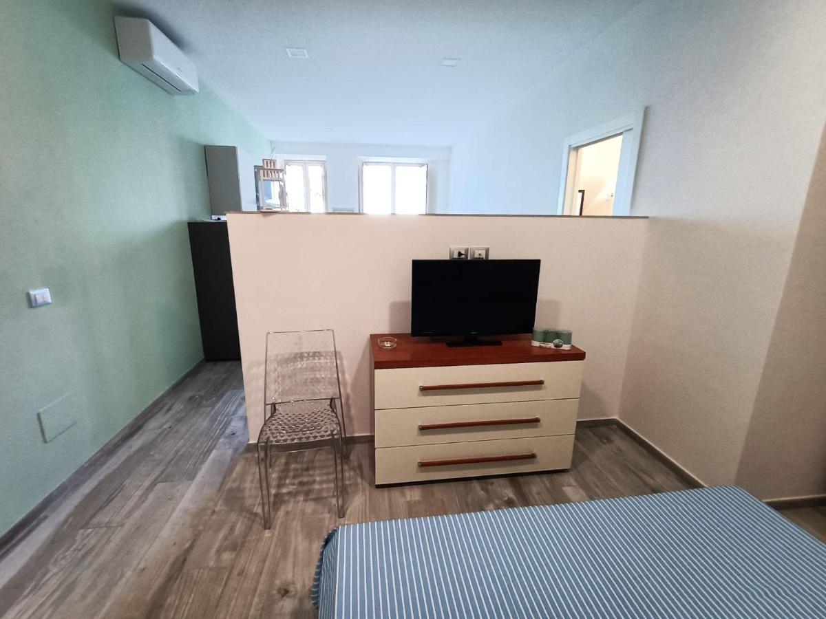 Апартаменти Bilocale Fronte Mare Джардіні-Наксос Екстер'єр фото